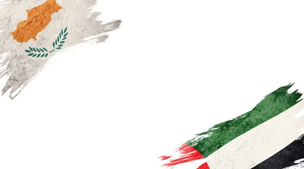 흰 바탕에 있는 키프로스와 아랍에미리트의 깃발 — 스톡 사진